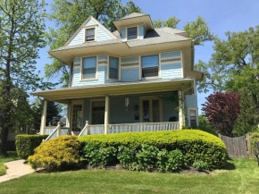 3 - 4 Bdrm Victorian Beach House